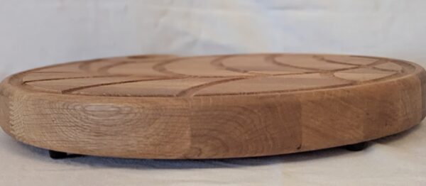 Oak Leaf Design Chopping Board 360x390x40mm - Image 2