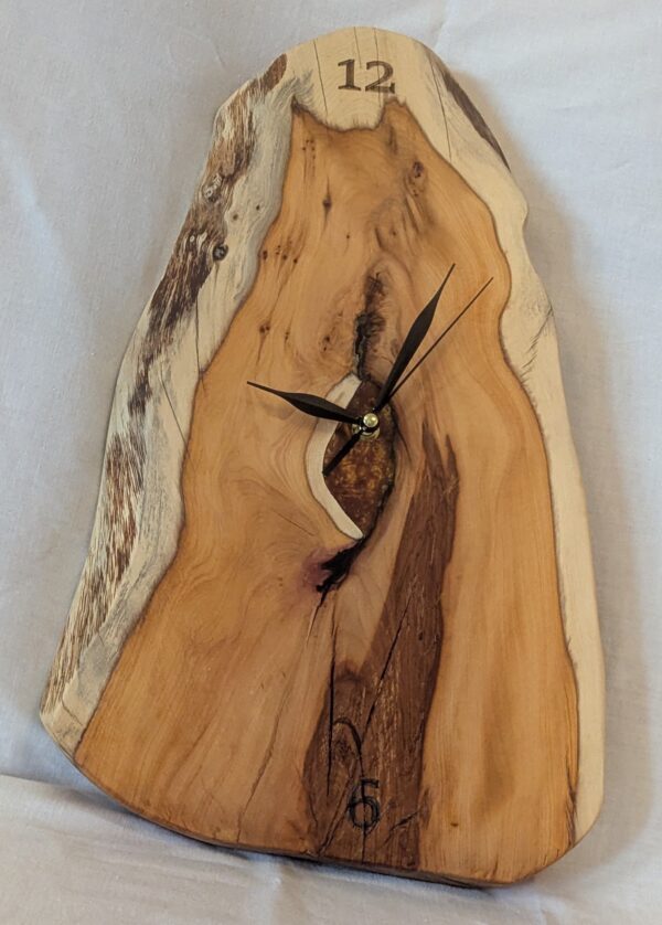 0161 Yew with Golden Brown Epoxy Clock. 425x270x30mm. 2.4kg £65