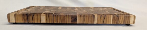 0176 Brazilian Teak End Grain Chopping Board. 440x295x33mm. £80. 4 items - Image 3