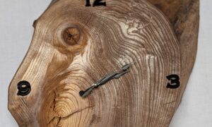 Elm Clock 550x330x50mm 3.2kg